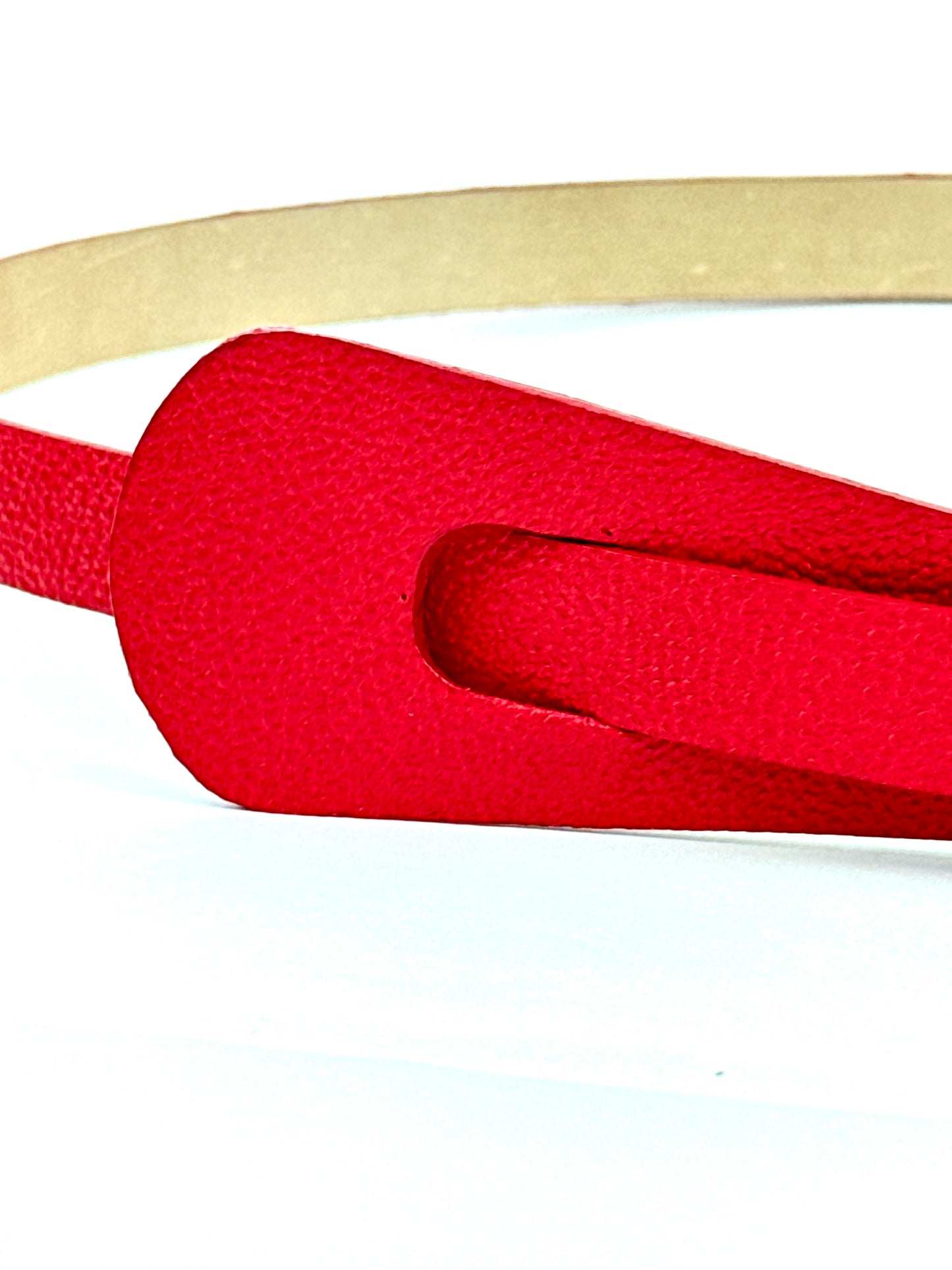 Cinturón rojo Triangular