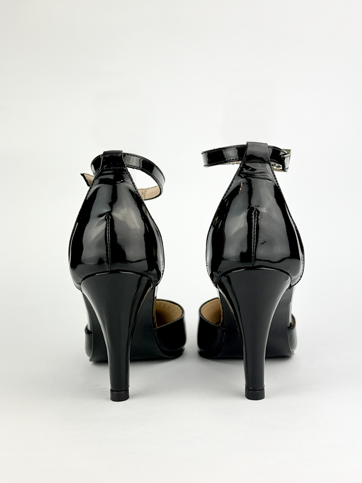 Stiletto negro charol