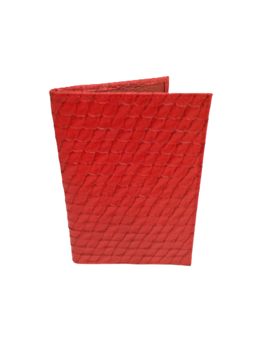 Porta pasaporte rojo.