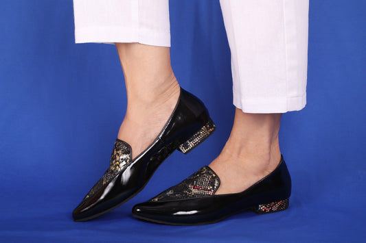 Mocasín Isabel Negro Tazania Oro Santo