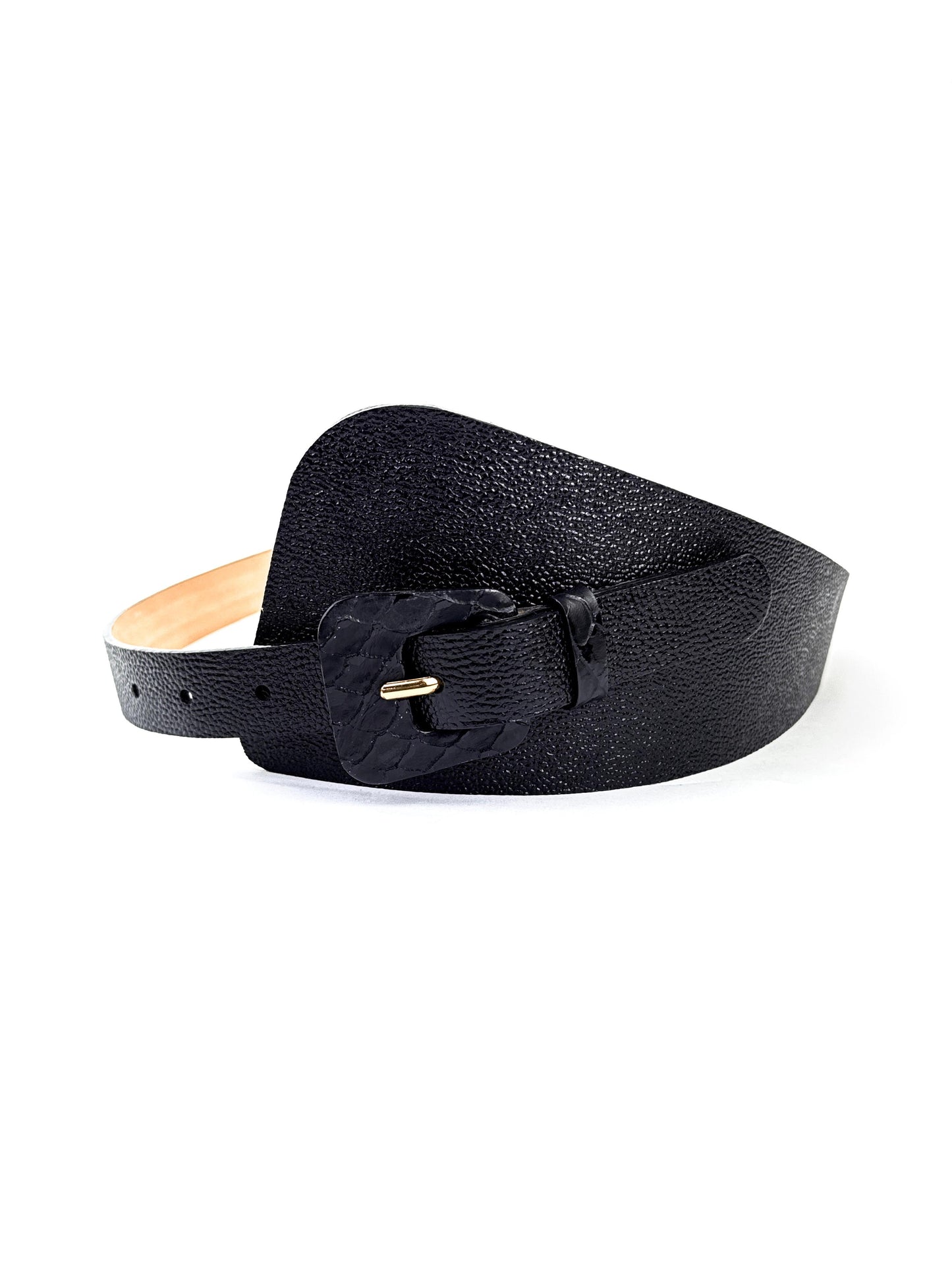 Cinturón negro triangular